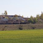 Die Mansfelder Bergwerksbahn auf Osterfahrt durch die Haldenlandschaft