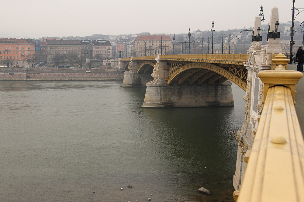 Die Margaretenbrücke...