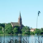 die Marienkirche in Röbel direkt am Ufer der Müritz