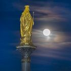 Die Marienstatue von Anger bei Vollmond