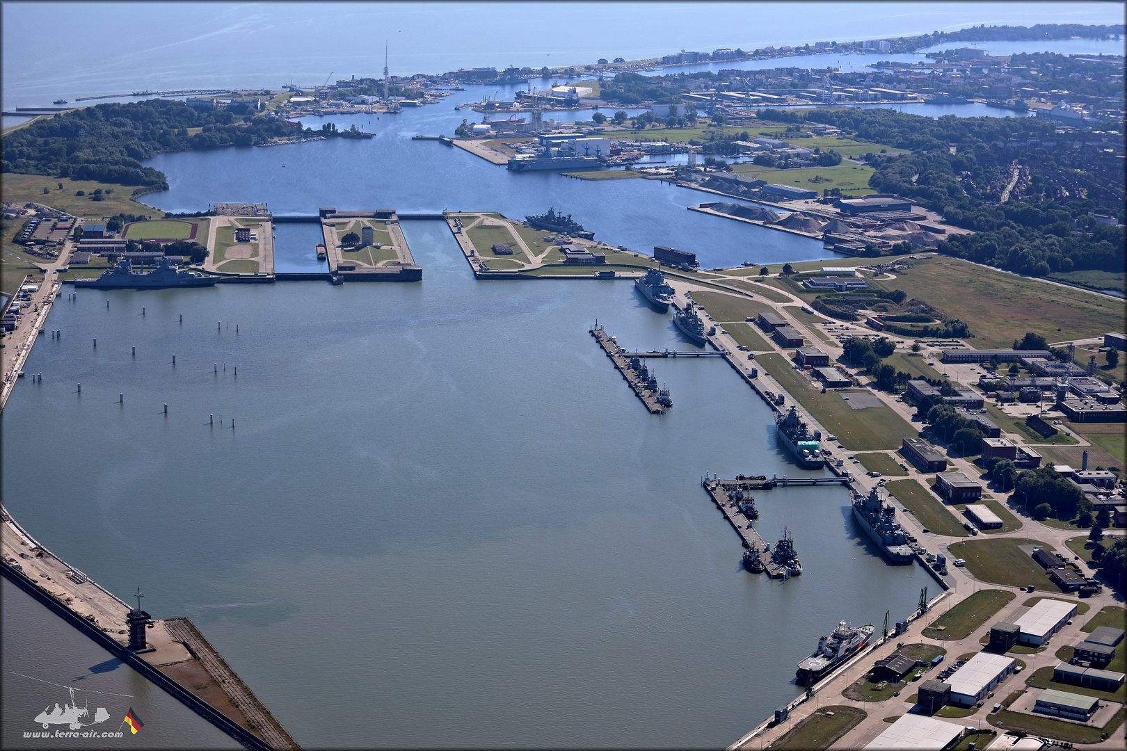 Die Marine ganz friedlich (aerial)