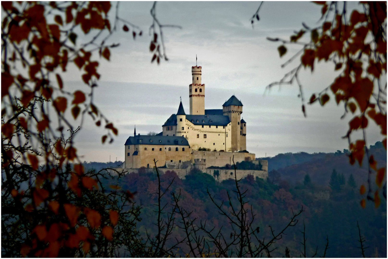 Die Marksburg / Rhein im Herbstlicht (2)