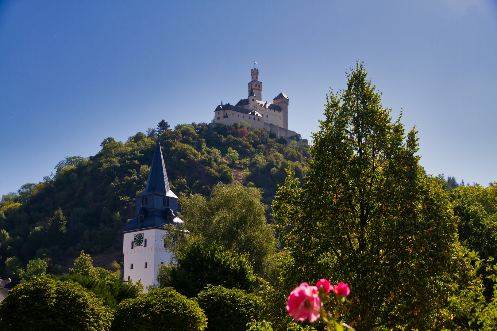 Die Marksburg und die ev. Barbarakirche