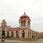 Die Markthalle von Loulé, sie ist eines der Wahrzeichen der Algarve. Der Stil des....