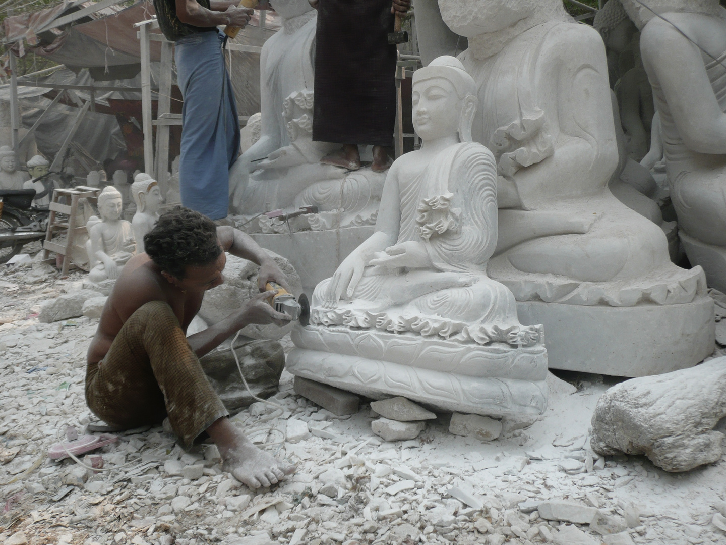 Die Marmorkünstler von Mandalay / Myanmar