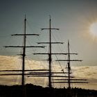 Die Masten der " Sea Cloud " im Abendlicht