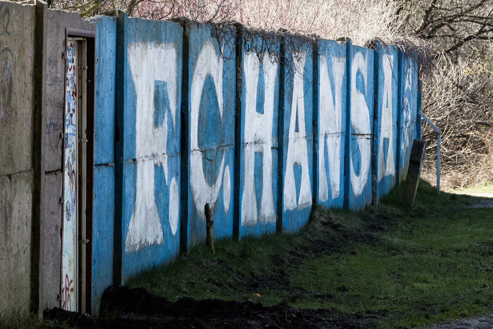 Die Mauer des FC Hansa Rostock steht.
