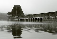 die Mauer im Nebel