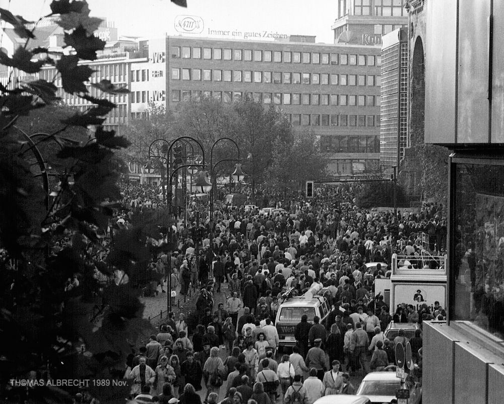 Die Mauer ist gefallen, Blick vom Europacenter zum Breitscheidplatz