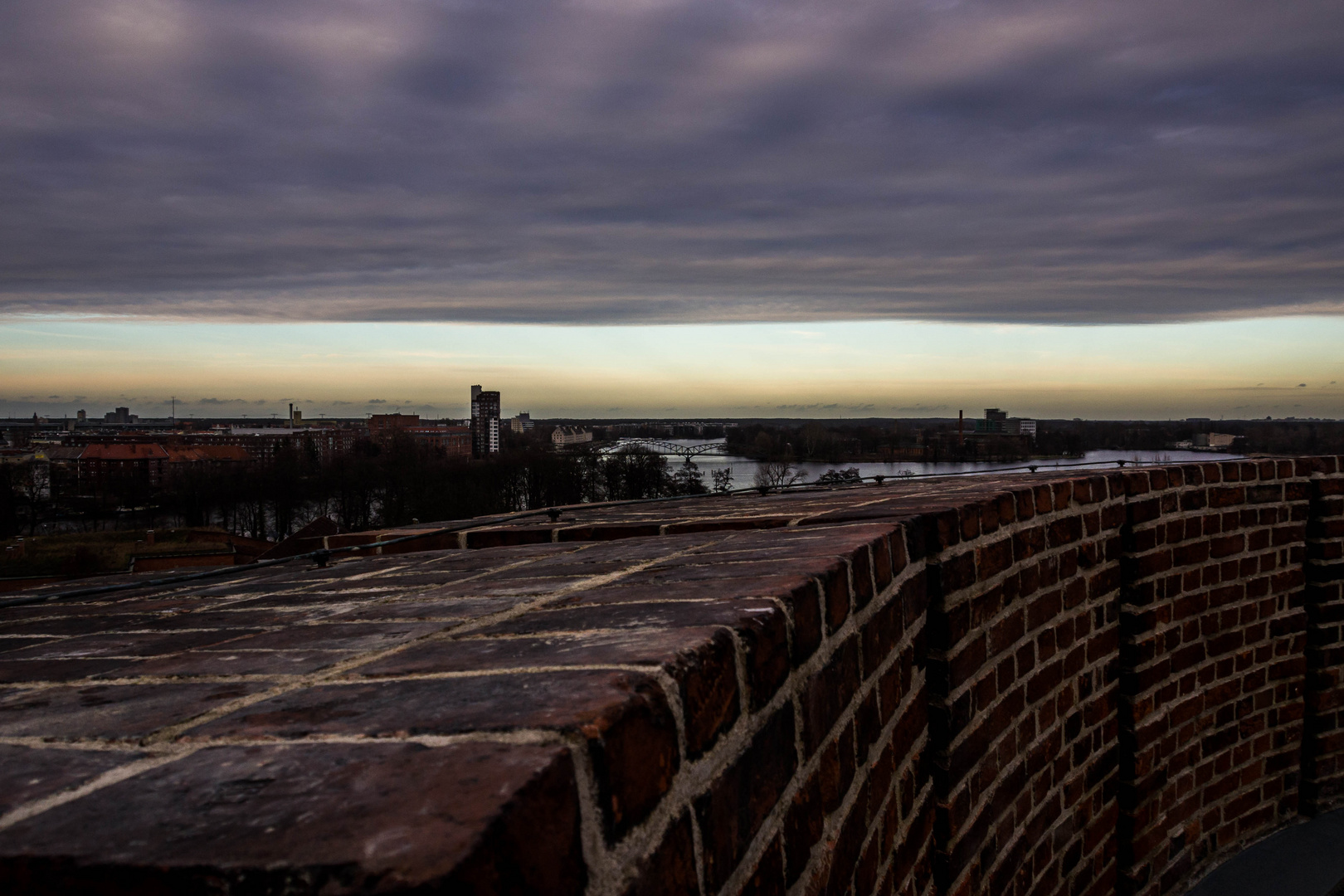 Die Mauer und der Himmel