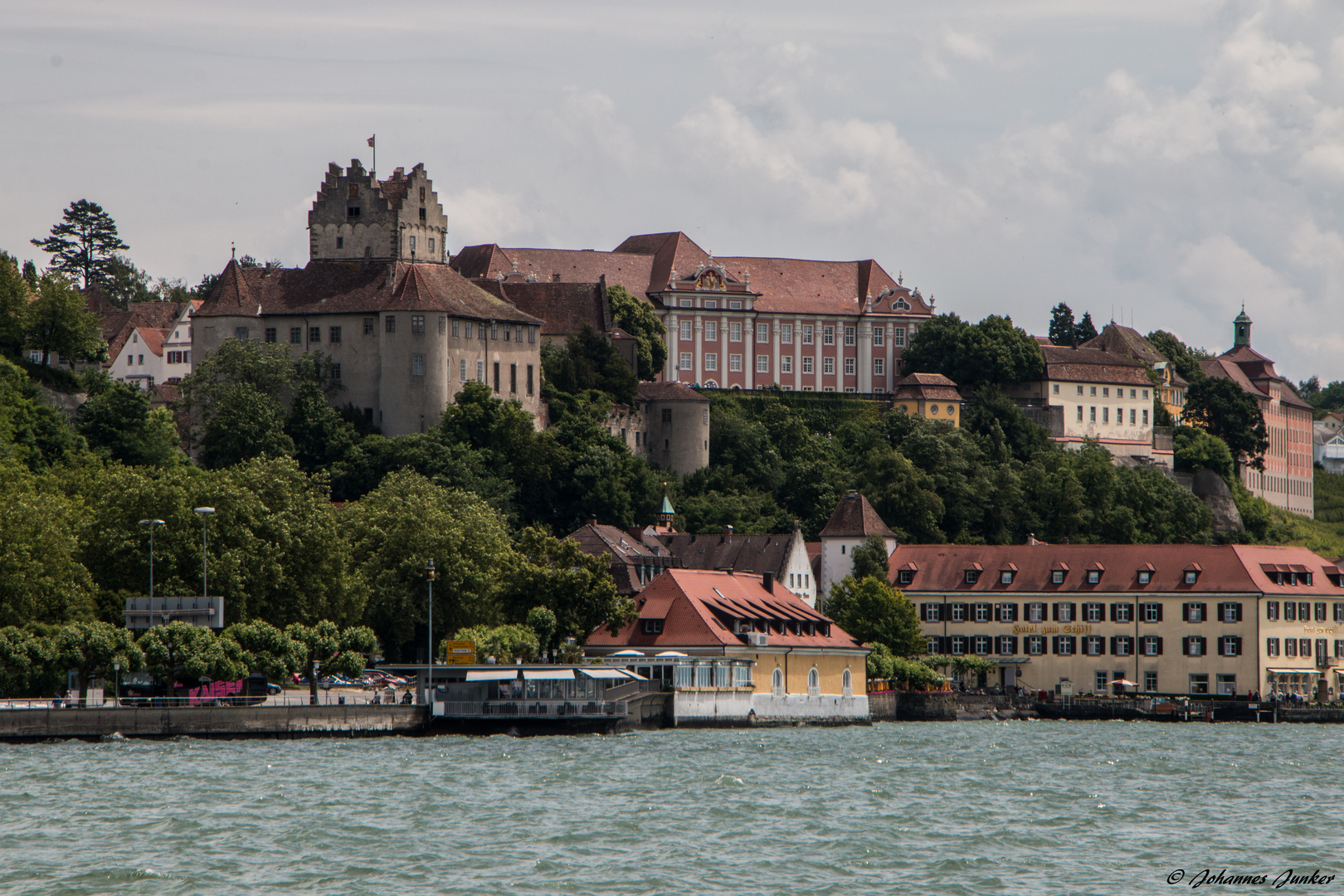 Die Meersburg von See gesehen