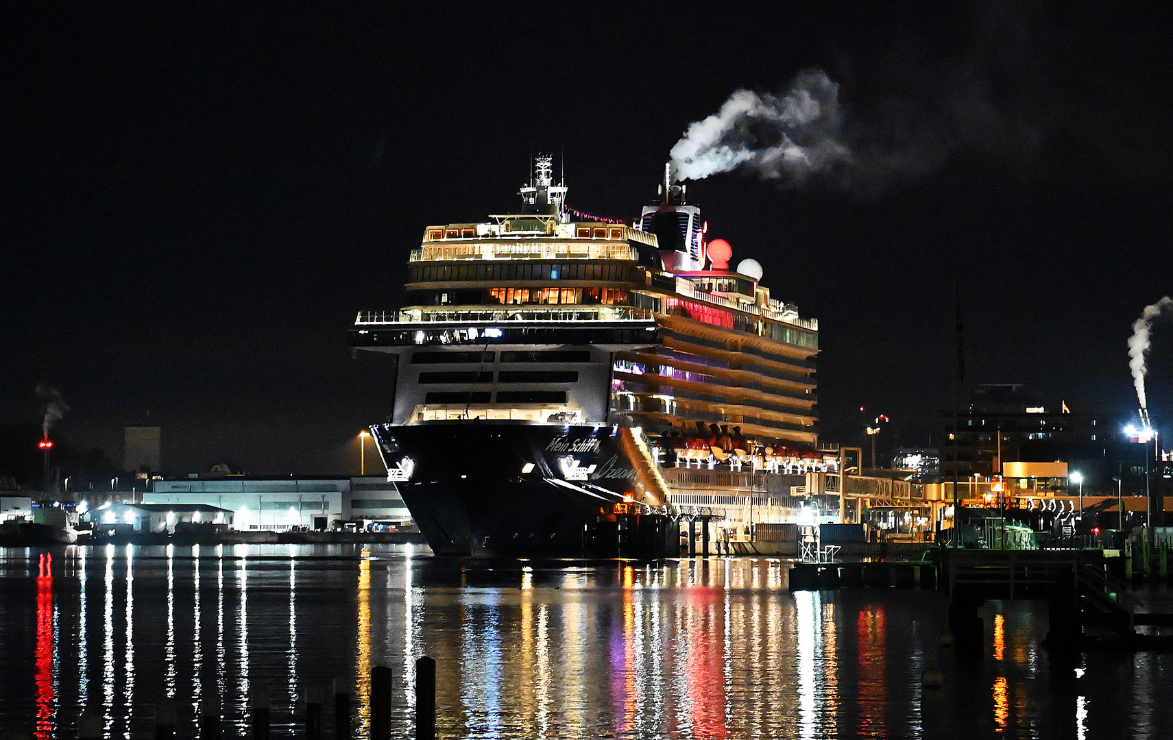 Die Mein Schiff 1 im Kieler Hafen