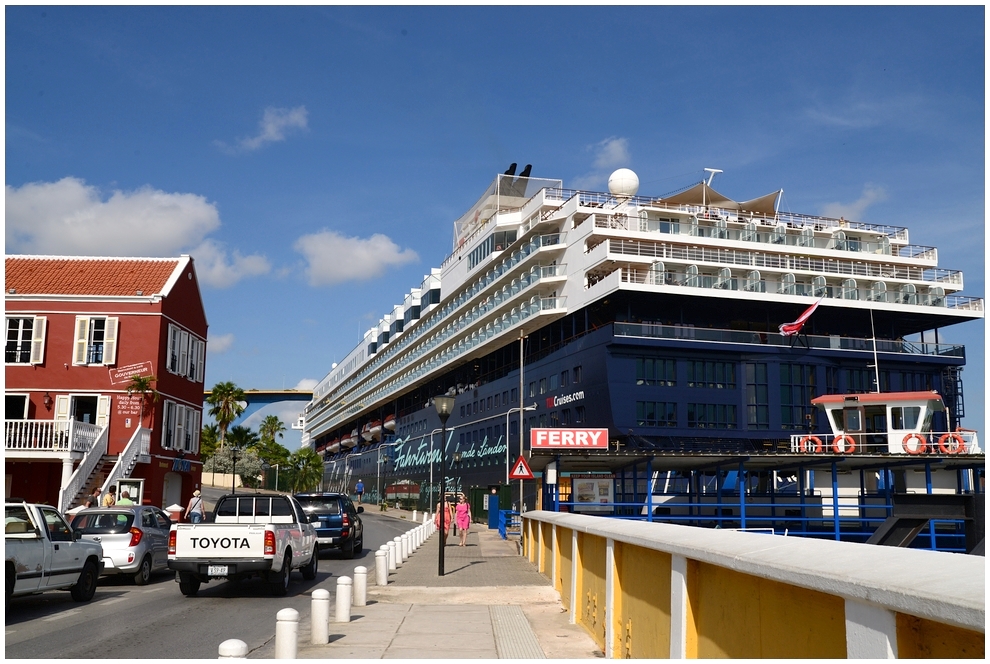 Die "Mein Schiff 1" in Willemstad.