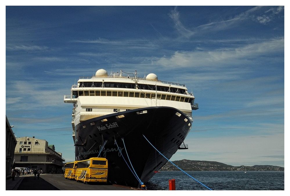 Die "Mein Schiff" im Hafen von Bergen