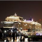 Die "MEIN SCHIFF2" Abends am Ostseekai in Kiel 