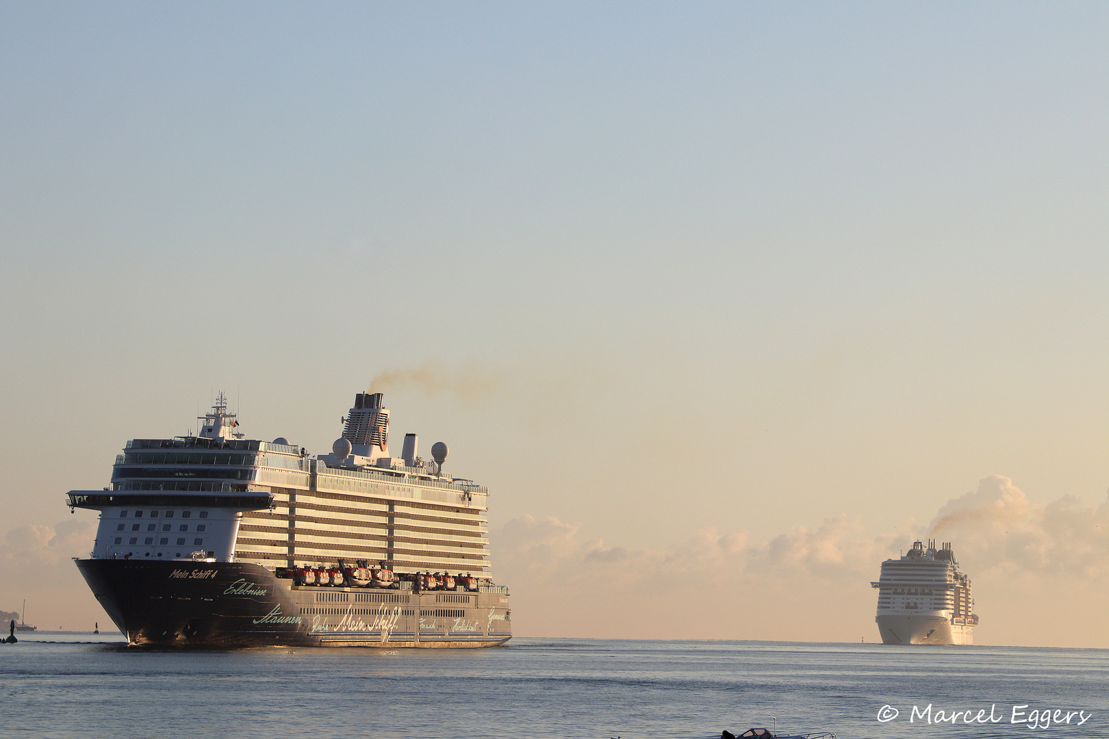 Die Mein Schiff4 & MSC Meraviglia laufen in Kiel ein. 