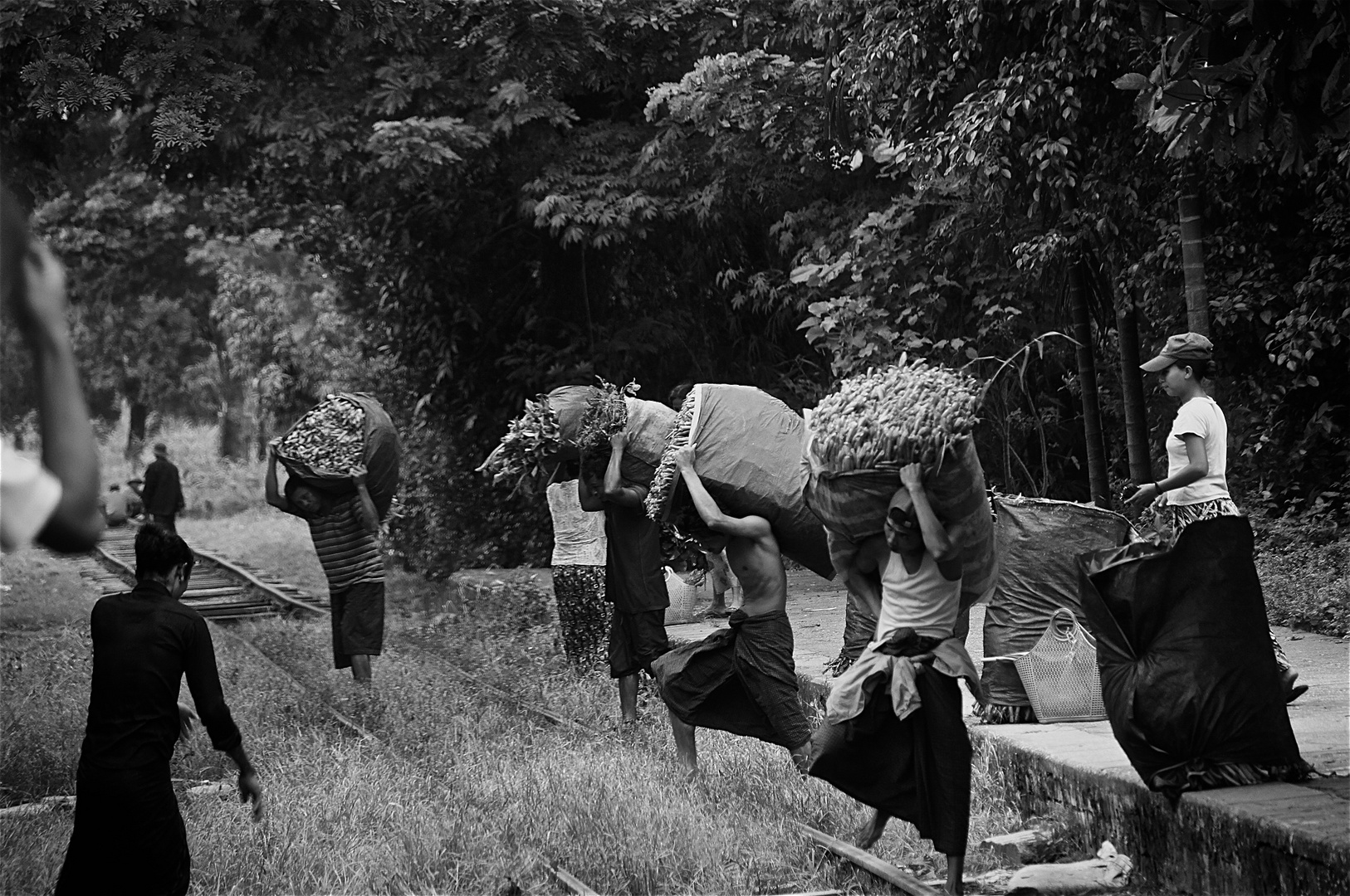 die meisterin, yangon vorortelinie, burma 2011