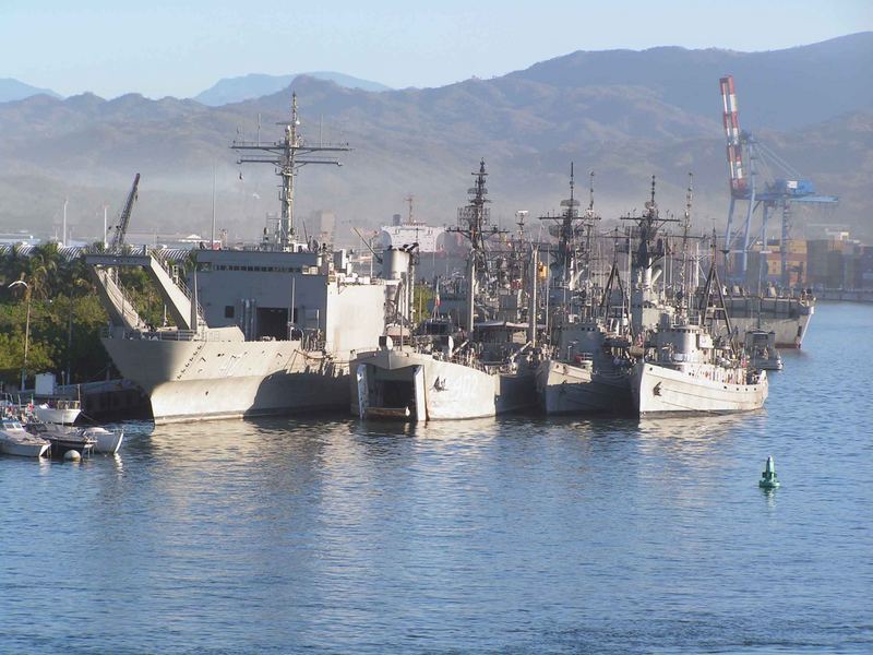 Die mexikanische Kriegsmarine am Anker in Manzanillo, Mexiko.