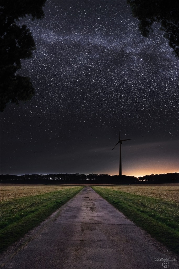 Die Milchstraße von der Erde aus um Mitternacht