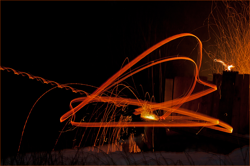 Die Mit Dem Feuer Malen Foto Bild Techniken Aufnahme Techniken Langzeitbelichtung Bilder Auf Fotocommunity