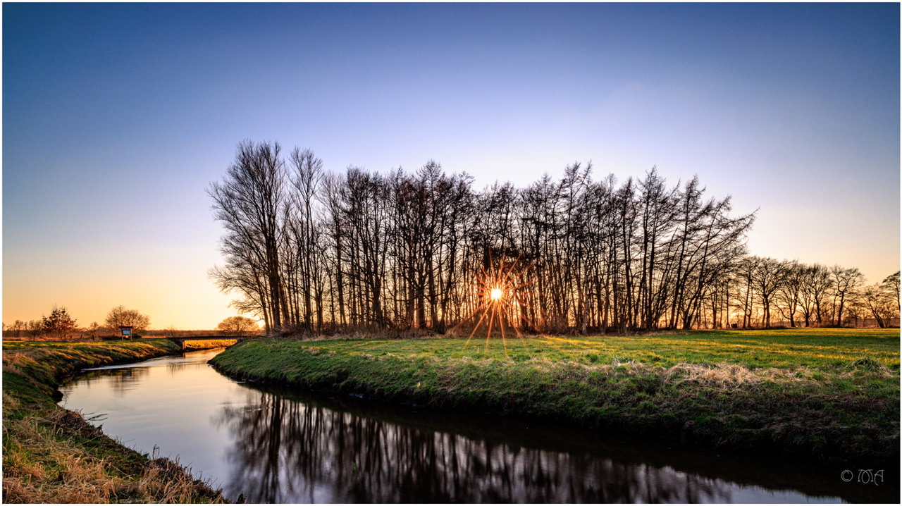 Die Mittelradde in Hüven im Sonnenuntergang 