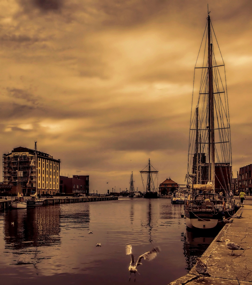 "Die Möwe Jonathan" im Hafen von Wismar .....