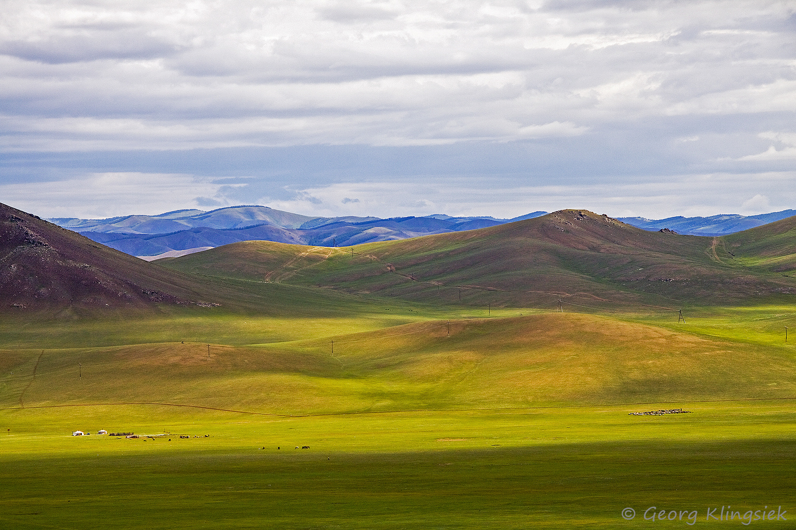 Die Mongolei ist ein Steppenland und etwa viermal so groß wie Deutschland 