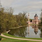 Die Moschee im Schwetzinger Schlossgarten (auch als „Rote Moschee“ bekannt) ...