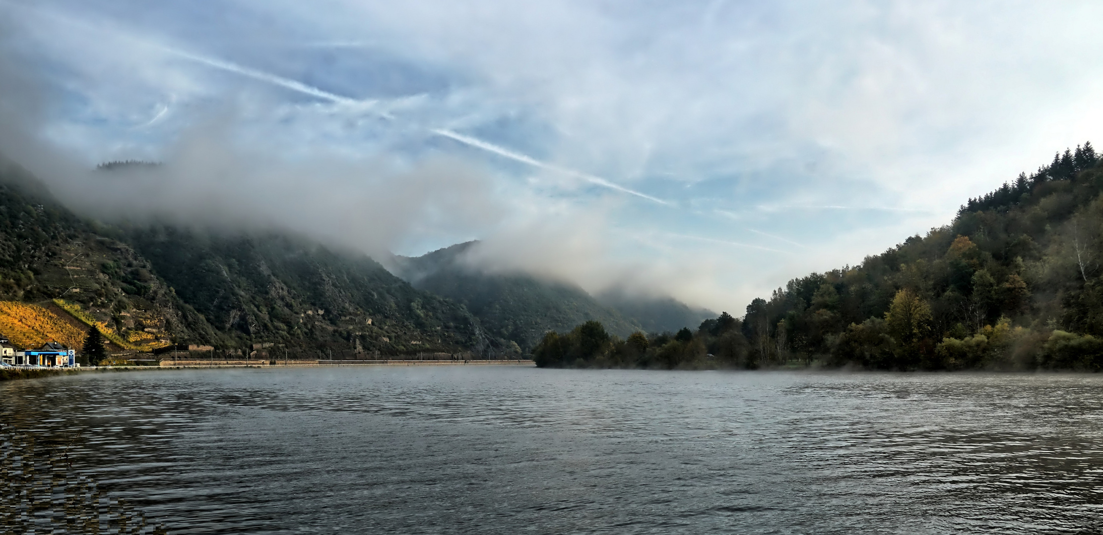 Die Mosel im Frühnebel