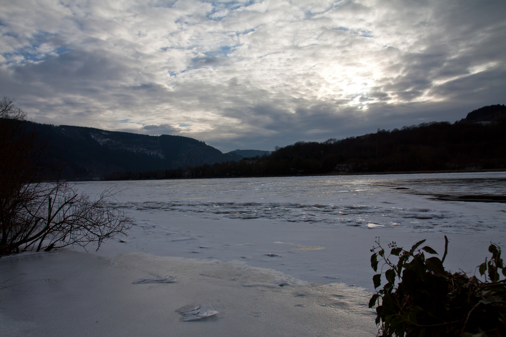 Die Mosel ist zugefroren