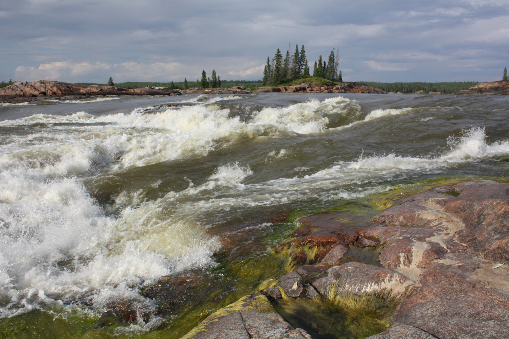 Die Mountain Rapids am Slave River