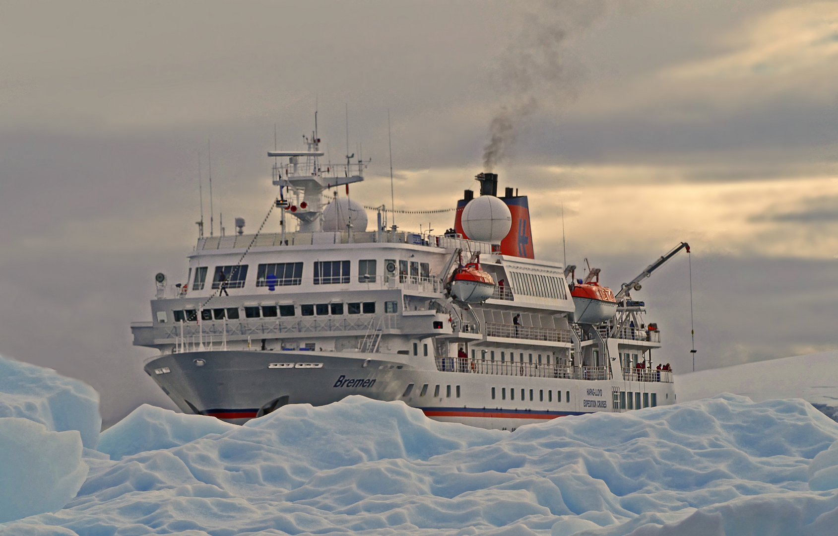 Die MS Bremen im Element