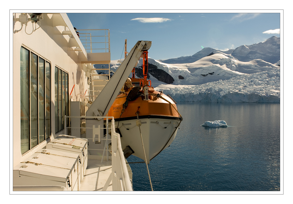 Die MS BREMEN in der Paradise Bay