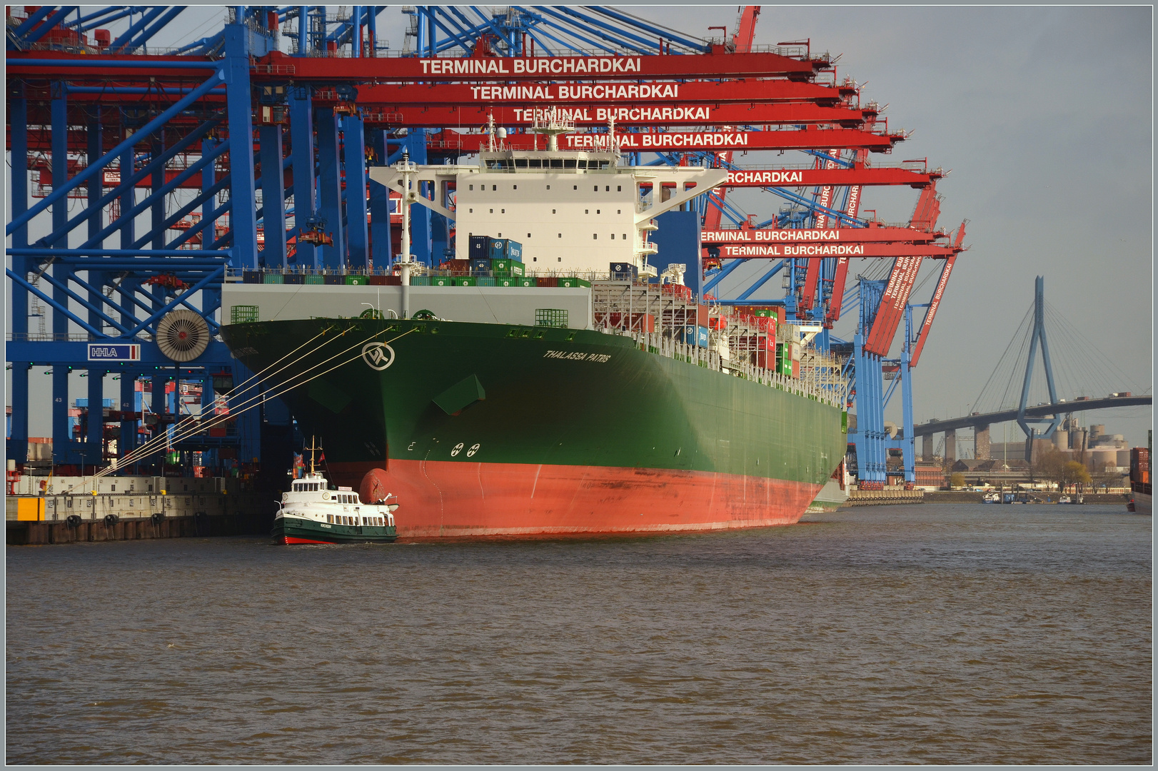 Die M.S. Kirchdorf auf ihrer Großen Hafenrundfahrt durch den Hamburger Hafen