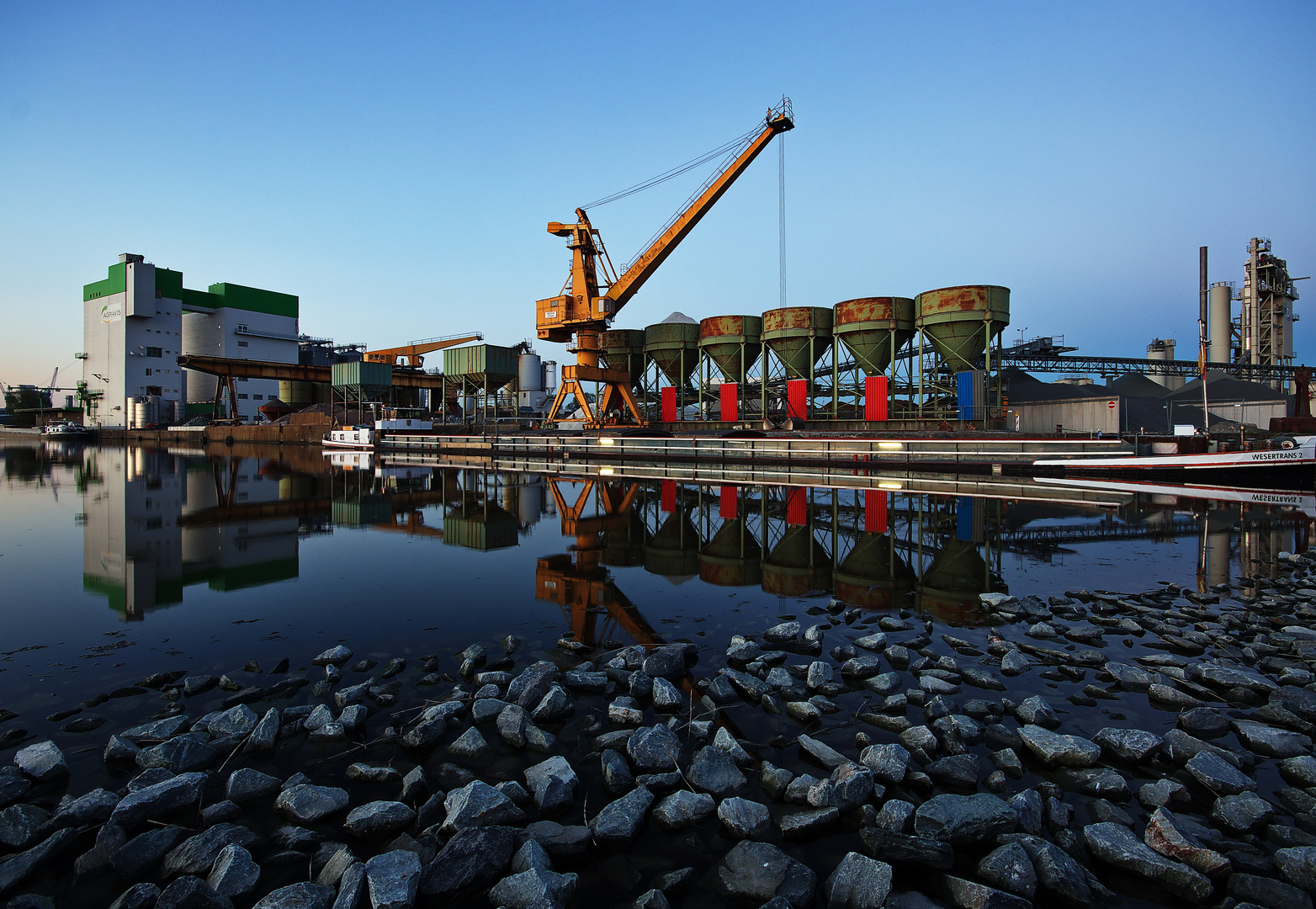 Die M/S Wesertrans 2 im Fischereihafen in Bremerhaven