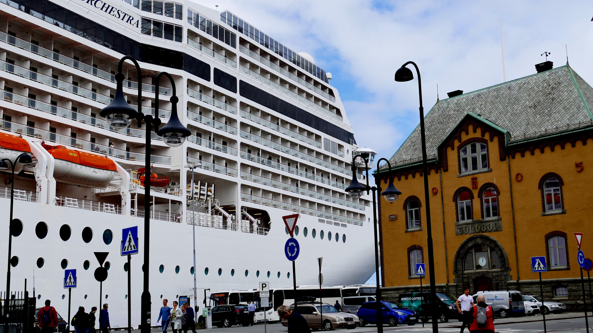 Die MSC Orchestra im Hafen von Stavanger