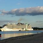 Die "MSC Seaview" passiert die engste Stelle der Kieler Förde