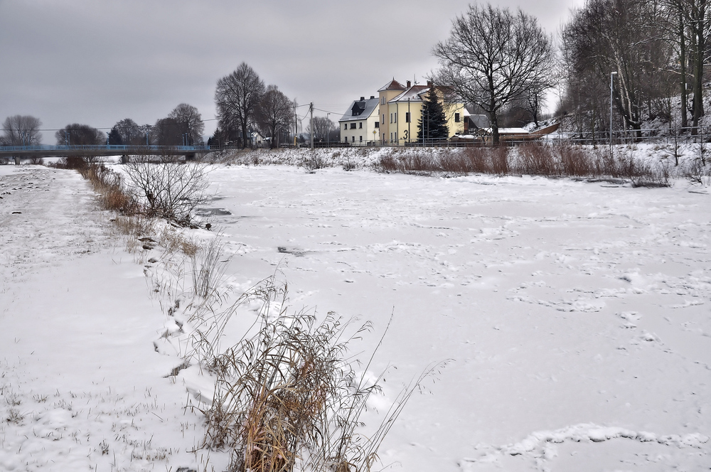 Die Mulde bei Remse.........., zugefrohren, unterhalb des Wehrs