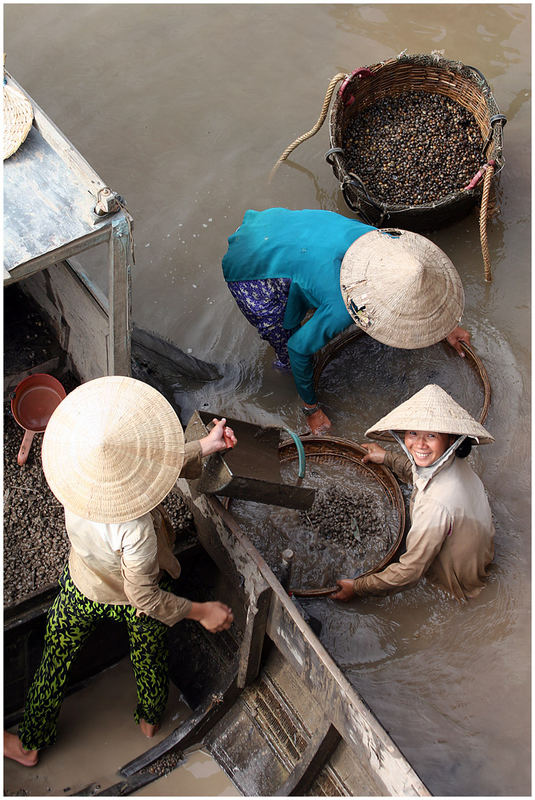 die Muschelwäscher vor Chau Doc