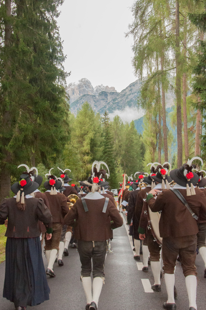 Die Musikkapelle marschiert