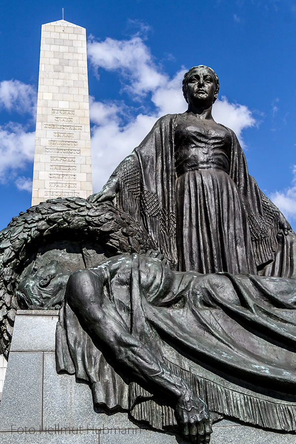 DIE MUTTER DES SOLDATEN - SOWJETISCHES EHRENMAL BERLIN-SCHÖNHOLZ