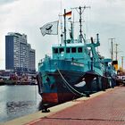 Die M.Y. WHALES FOREVER ............in Bremerhaven, (Scan eines Photos von 1994)