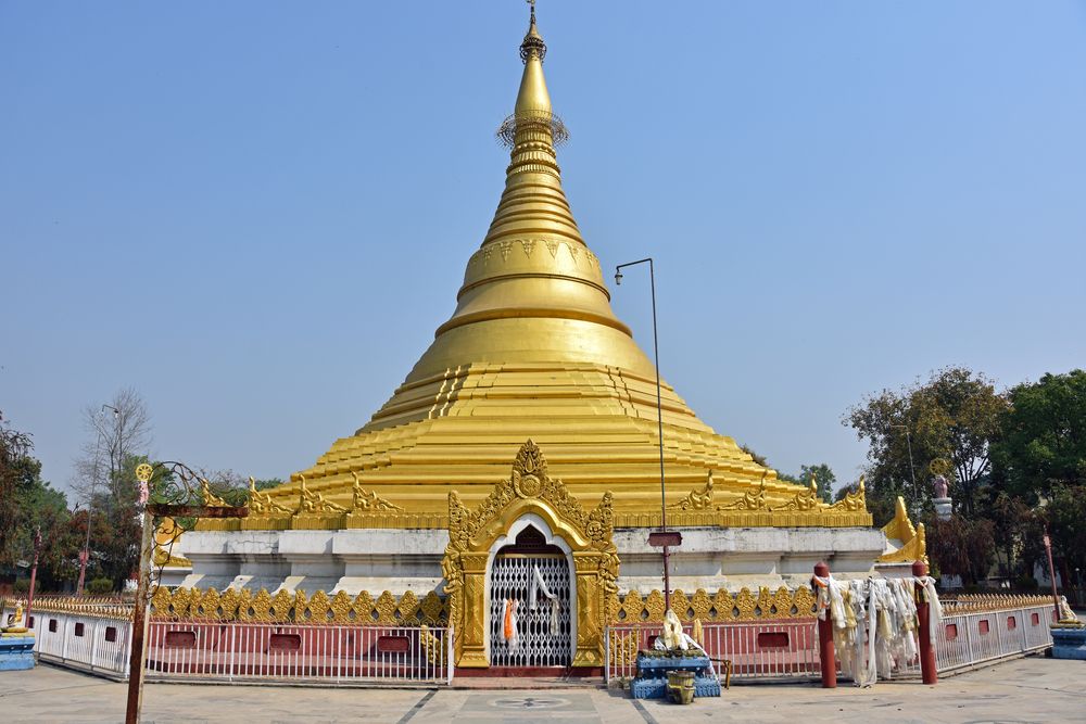 Die Myanmar Golden Monastery im Friedenspark von Lumbini