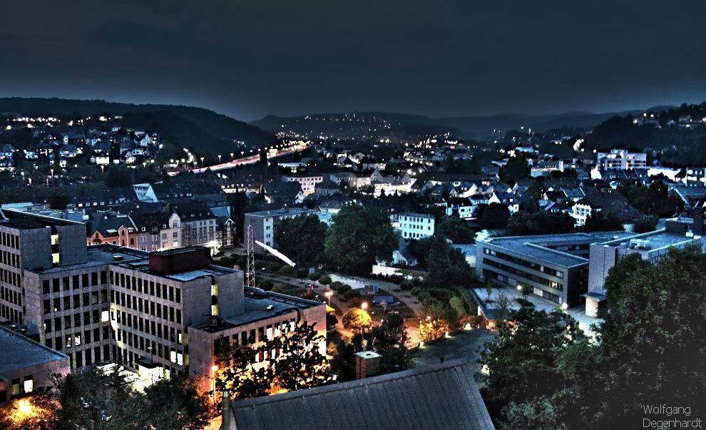 Die Nacht beginnt in Siegen, Blick Richtung Weidenau, Neubearbeitung