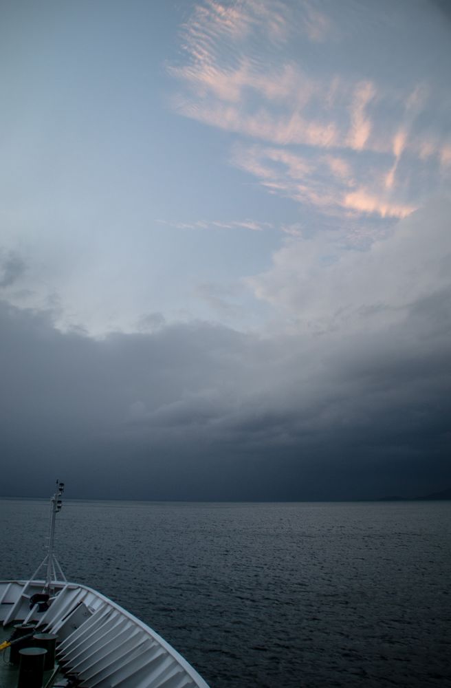 die Nacht bricht an auf einem Hurtigroutenschiff - Richtung Tromsö