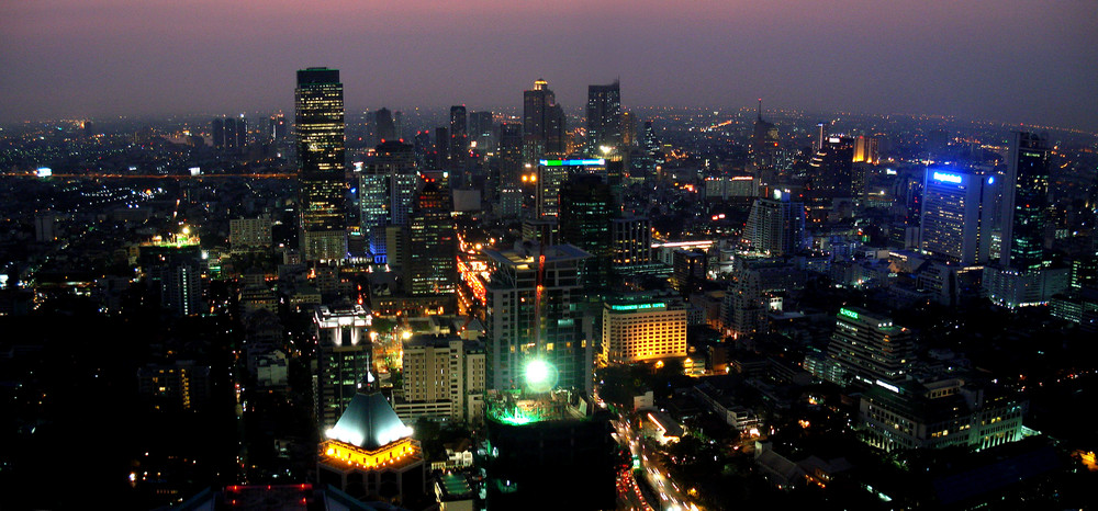 Die Nacht bricht ein über Bangkok