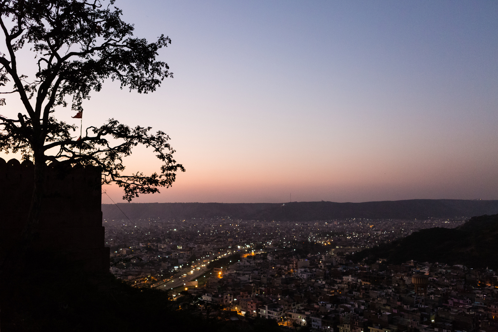 Die Nacht legt sich über Jaipur