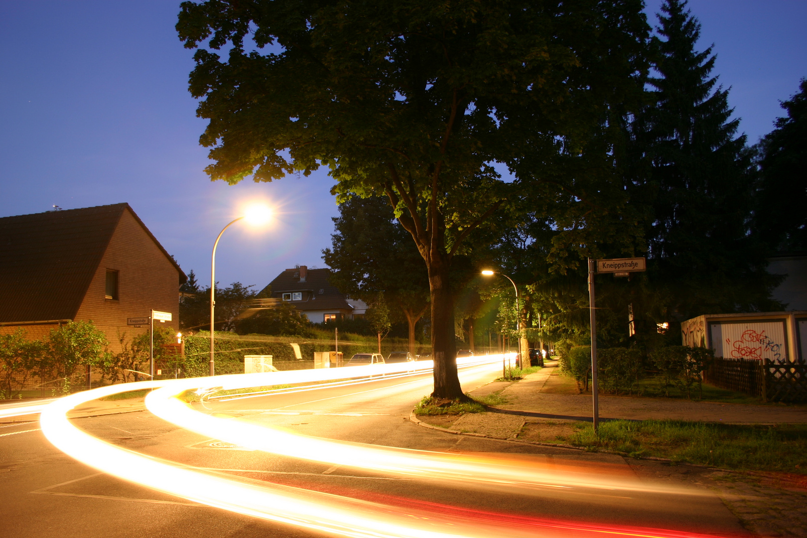 Die Nacht strahlt Licht'lein aus.