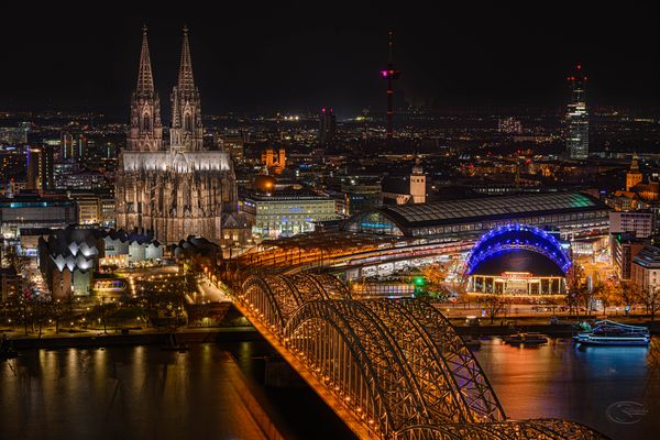 Die Nacht über Köln.