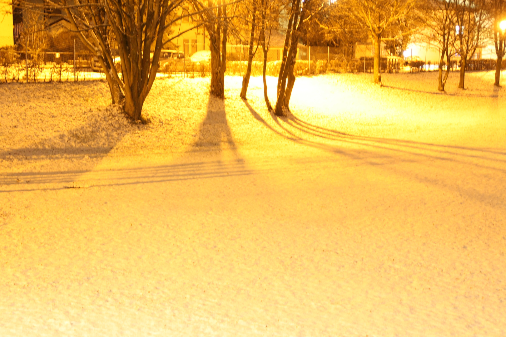 Die Nacht wirft ihre Schatten